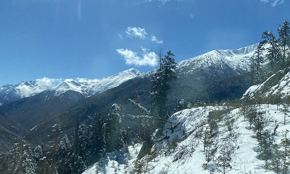 德钦：初雪造访 白马雪山银装素裹
